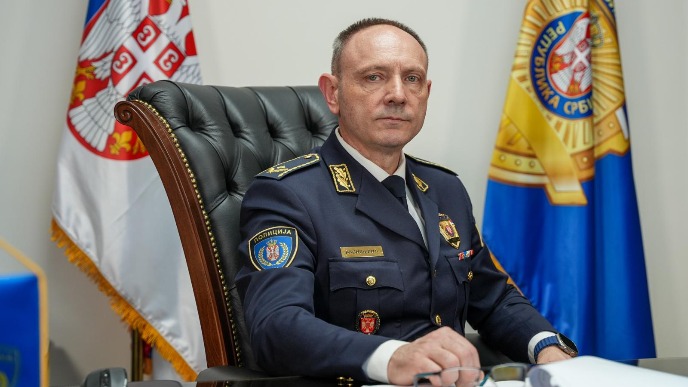 Ceo proces da protekne mirno